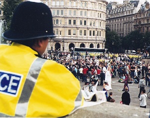 Manifestação em Trafalgar Square - verão de 2001 (Foto: Flavia Nogueira)